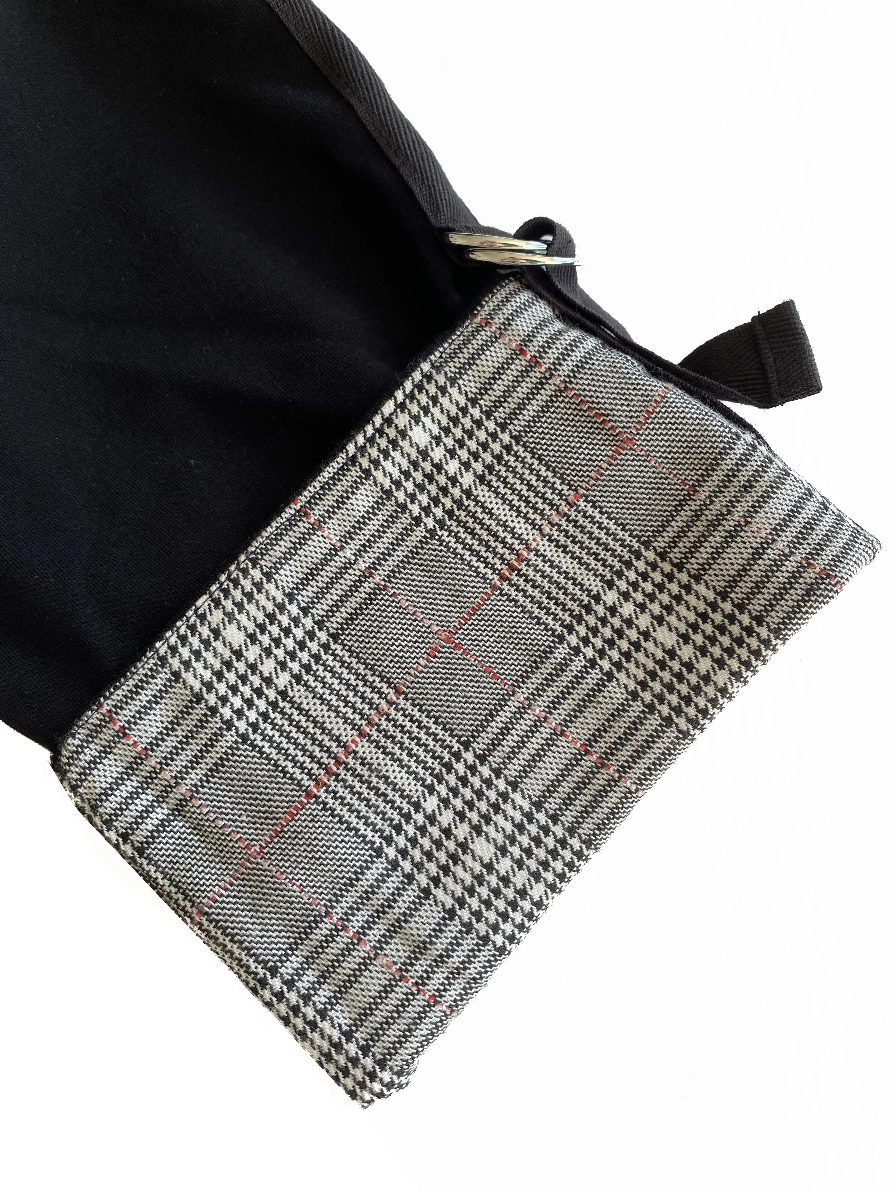 Contrast Fabric Cuff Sleeve Sweatshirt in Black
